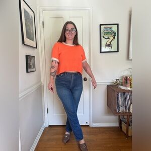 Vintage Coral Short Sleeved Sweater with White Collar and Ribbed Bottom